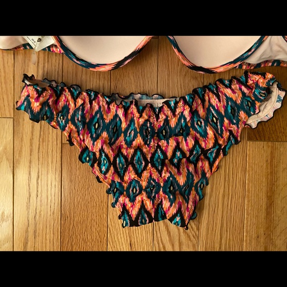 Shade & Shore bikini top. Great condition! 38 B Bikini Top Only!!! - Picture 3 of 4